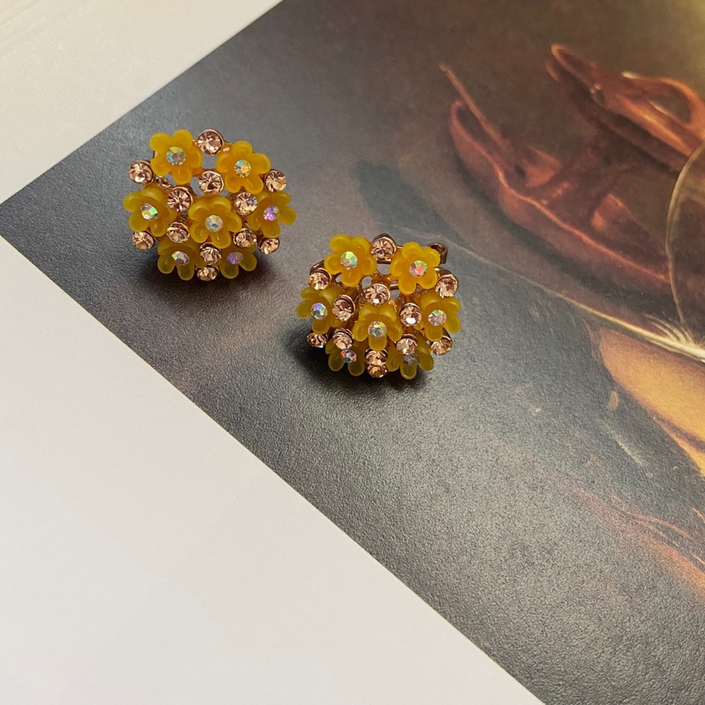 Flower Stud 4 colors